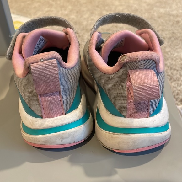 Girls adidas shoes size 13K - Picture 4 of 6